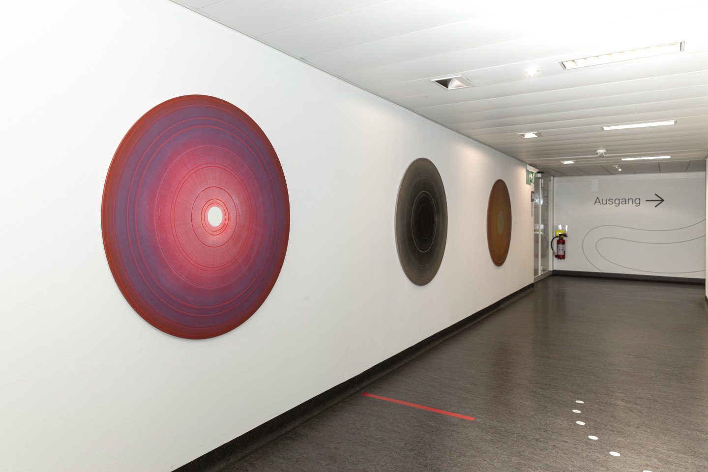 Acryl und Spray auf mitteldichten Holzfaserplatten