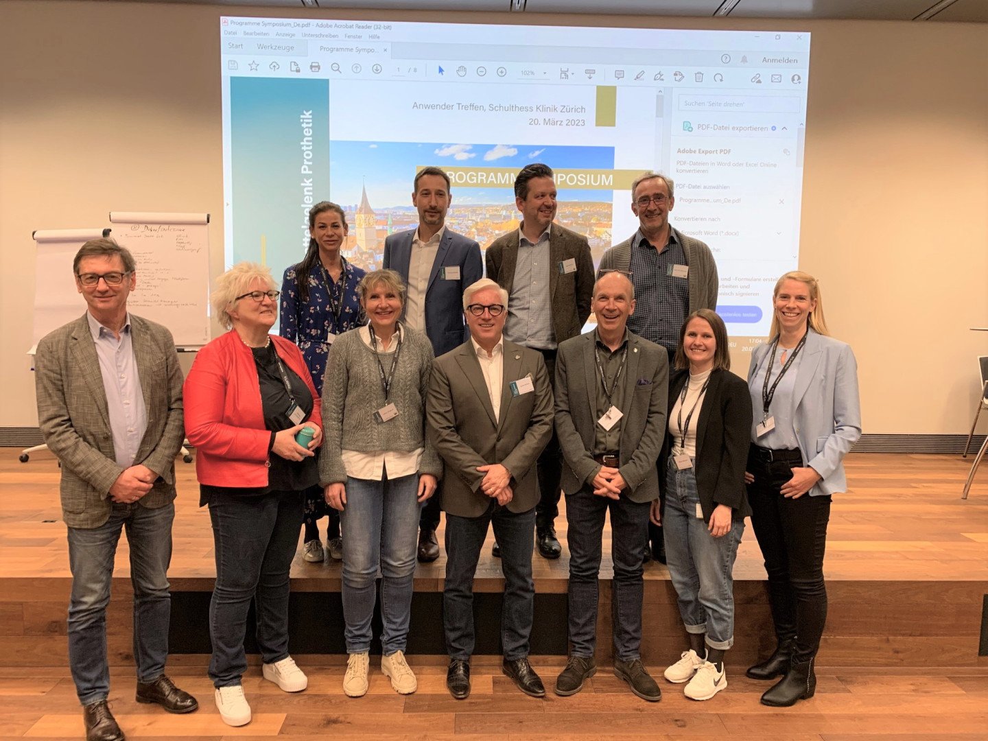 Handchirurginnen und Handchirurgen am Anwendertreffen.