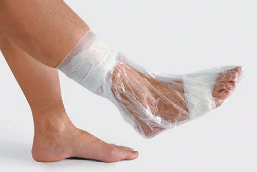 Duschen mit Plastiksack nach Fussoperation
