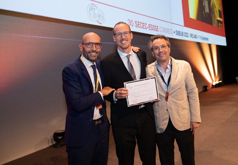 Philipp Moroder nimmt Best Paper Preis in Empfang