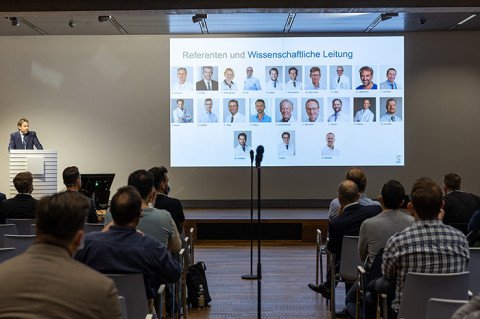 Markus Scheibel stellt Referenten an Schulthess Clinic Academy vor