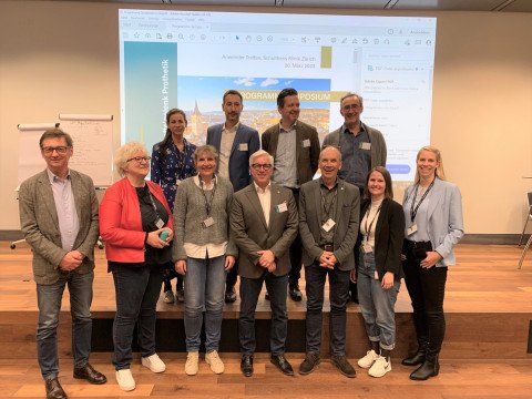Handchirurginnen und Handchirurgen am Anwendertreffen.