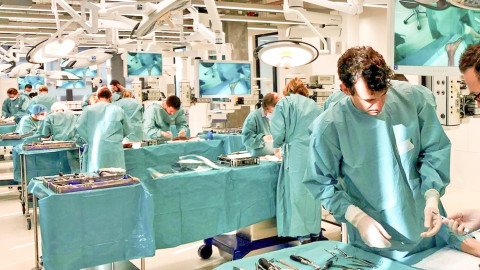 Dr. med. Philipp Friederichsen als Live-Instruktor für Rückfuss-Operationen