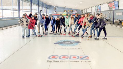 Das Team der Kinder- und Jugendorthopädie beim gemeinsamen Curling-Event