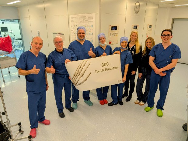 800. Daumensattelgelenksprothese 