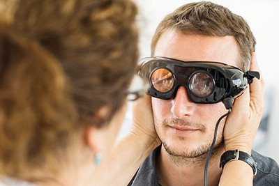 Untersuchung der Okulomotorik mittels Frenzelbrille