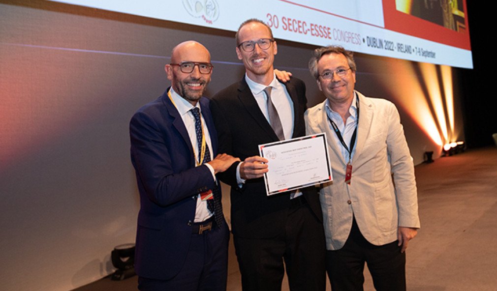 Philipp Moroder nimmt Best Paper Preis in Empfang