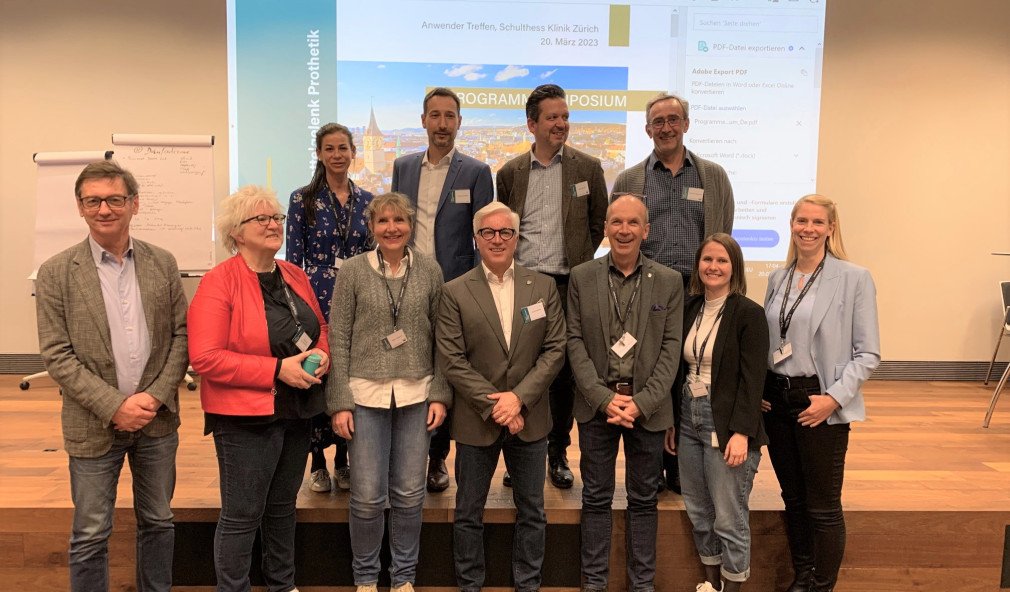 Handchirurginnen und Handchirurgen am Anwendertreffen.