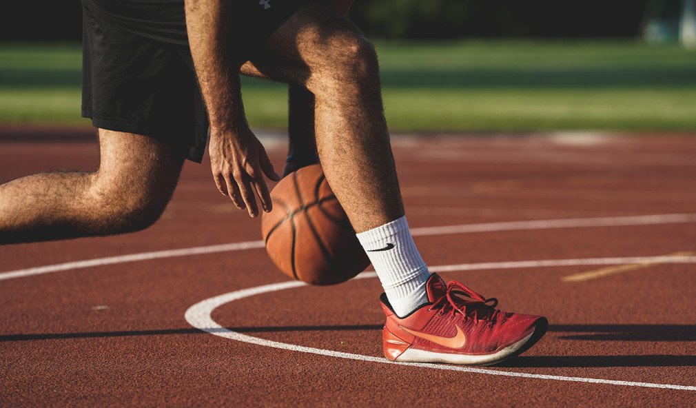 Vid Milenkovic auf dem Basketballplatz nach Kreuzbandriss