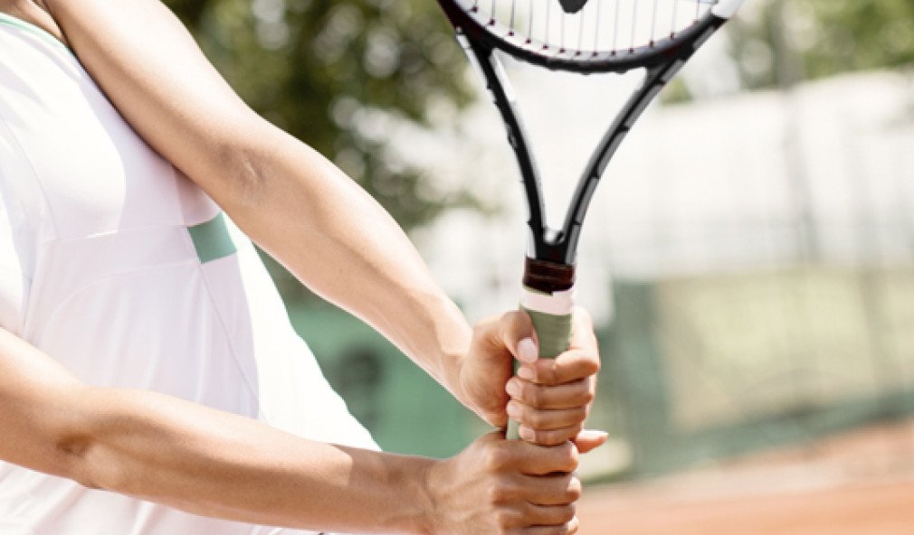 Ellbogen einer Tennisspielerin