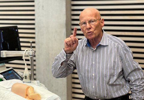 Dr. med. Reinhard Graf erläuterte die Hüftsonografie