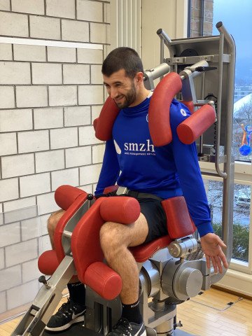 Sportler auf Sportgerät